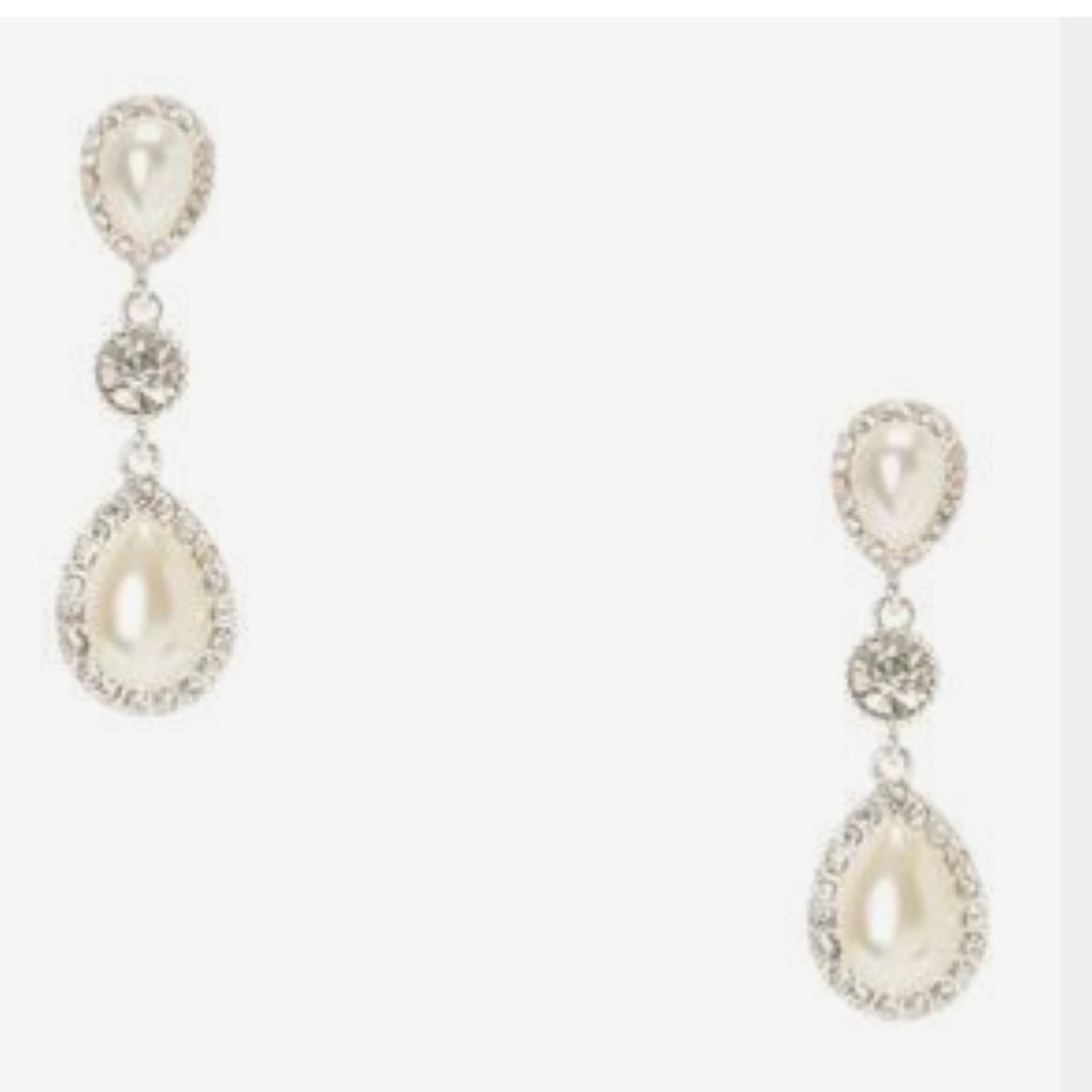Claire’s Teardrop Faux Pearl Earrings